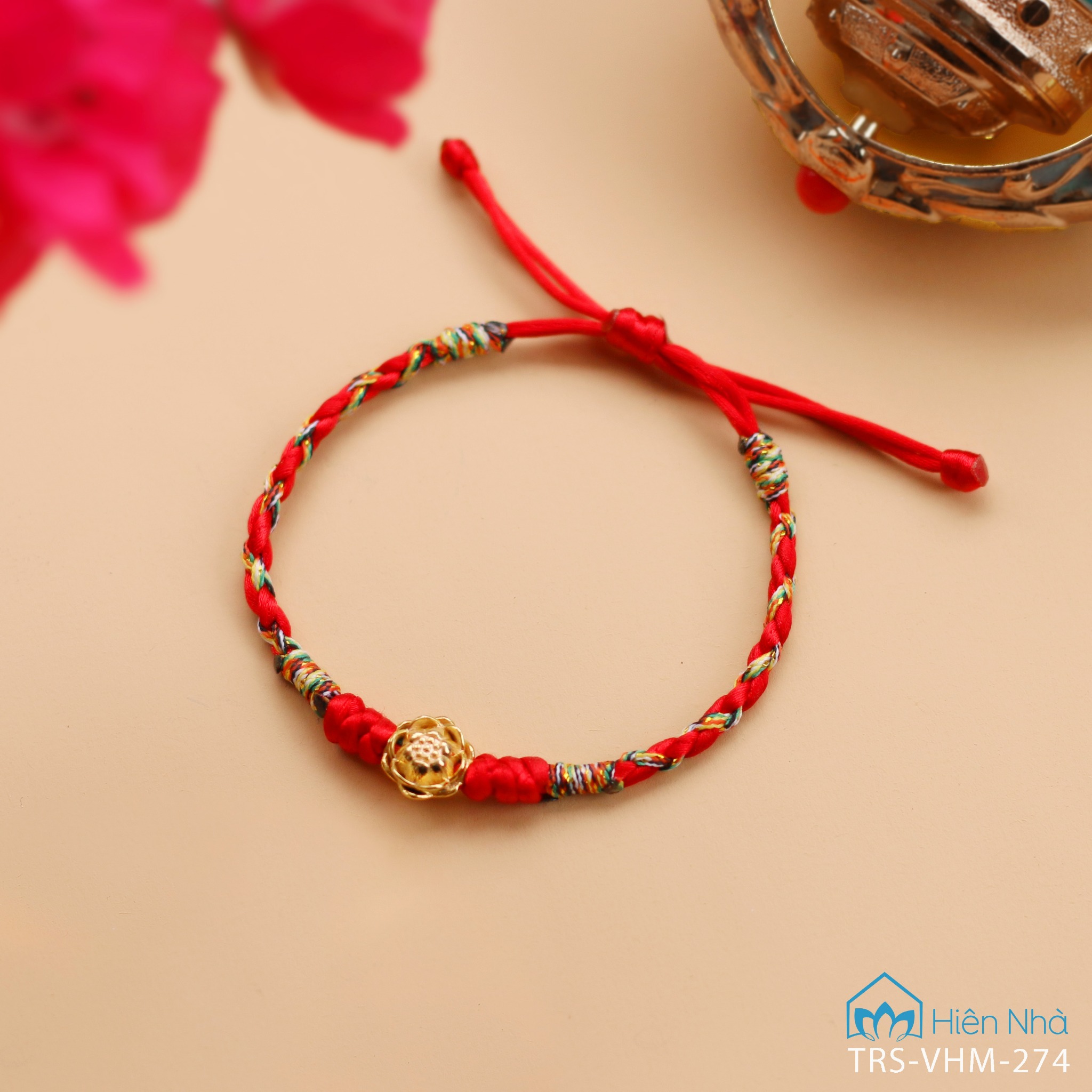 Vòng tết chỉ đỏ ngũ sắc Sen vàng 10K (TRS VHM 274) 1 img 9802 8f1df44d82144e6d9bfaff0ece18fb54